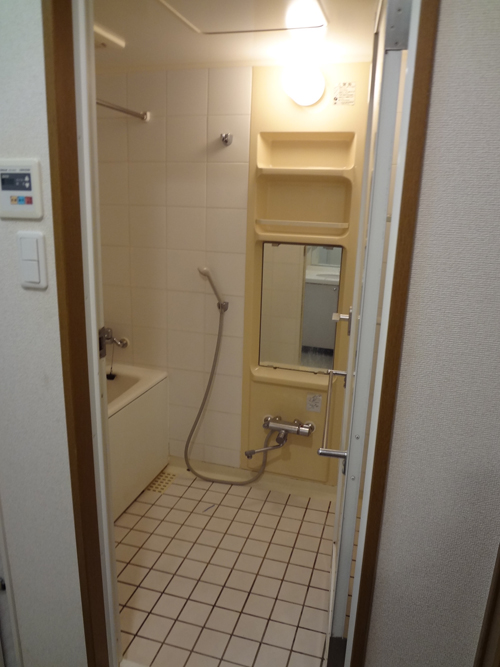 マンション 浴室 のリフォーム施工事例 鏡や棚を無くしてシンプルに 大希企画株式会社