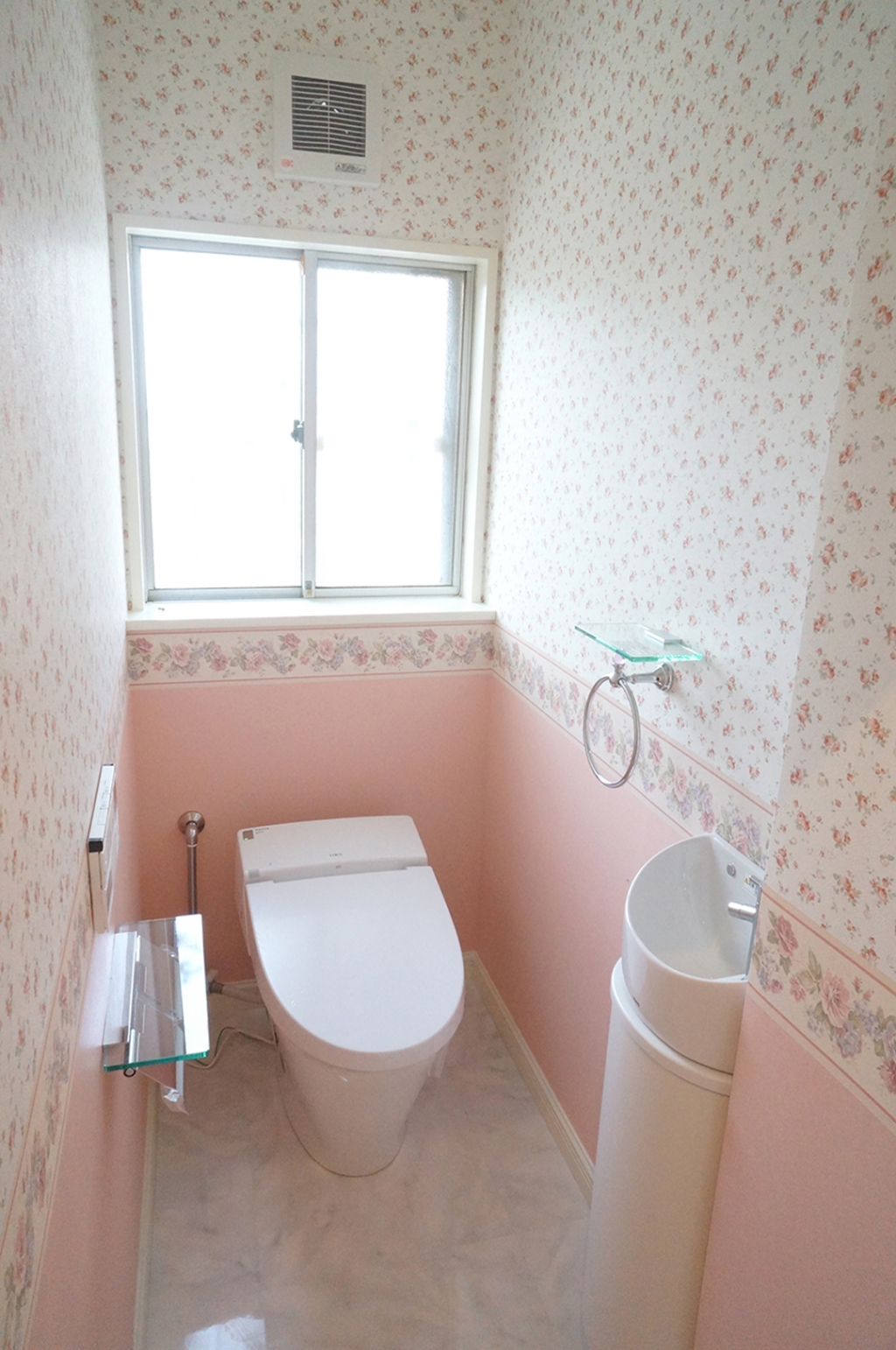戸建て トイレ のリフォーム施工事例 トイレも家全体のインテリアイメージにあわせて 大希企画株式会社