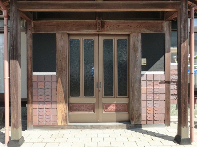戸建て 玄関 ホール のリフォーム施工事例 玄関サッシ取替え 戸建て 玄関 ホール のリフォーム施工事例 玄関サッシ取替え