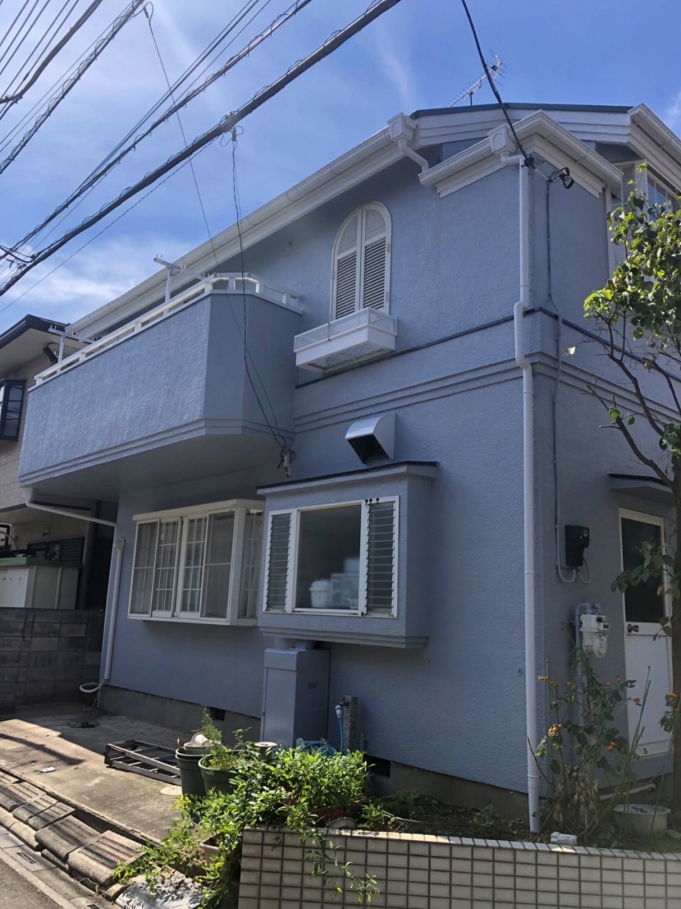 延岡市M様邸で外壁付帯部塗装（ハイパービルロックセラ） | 外壁塗装なら延岡市のおかだペイント