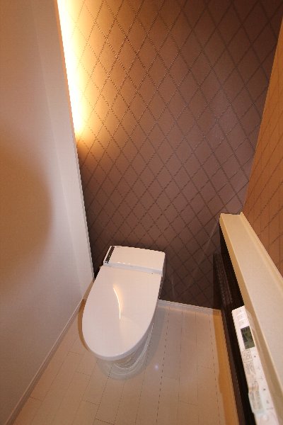 戸建て トイレ のリフォーム施工事例 間接照明でおしゃれなトイレ空間