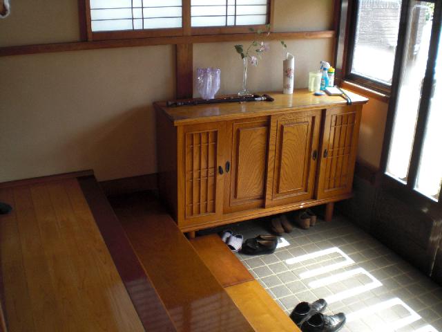 戸建て 玄関 ホール のリフォーム施工事例 安全第一 段差解消 スロープ 手摺施工 戸建て 玄関 ホール のリフォーム施工事例 安全第一 段差解消 スロープ 手摺施工