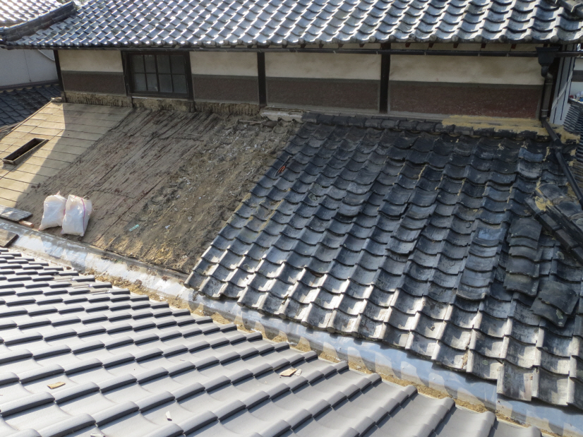 戸建て 屋根 のリフォーム施工事例 屋根瓦葺き替え工事 岡山県岡山市にあるリフォーム店です 明治住建 戸建て 屋根 のリフォーム施工事例 屋根瓦葺き替え工事 岡山県岡山市にあるリフォーム店です 明治住建