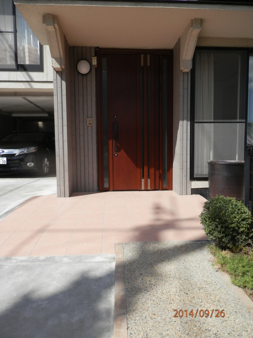 戸建て 玄関 ホール のリフォーム施工事例 玄関ドアー入れ替えとバリヤフリー工事 岡山県岡山市にあるリフォーム店です 明治住建 戸建て 玄関 ホール のリフォーム施工事例 玄関ドアー入れ替えとバリヤフリー工事 岡山県岡山市にあるリフォーム店です 明治住建