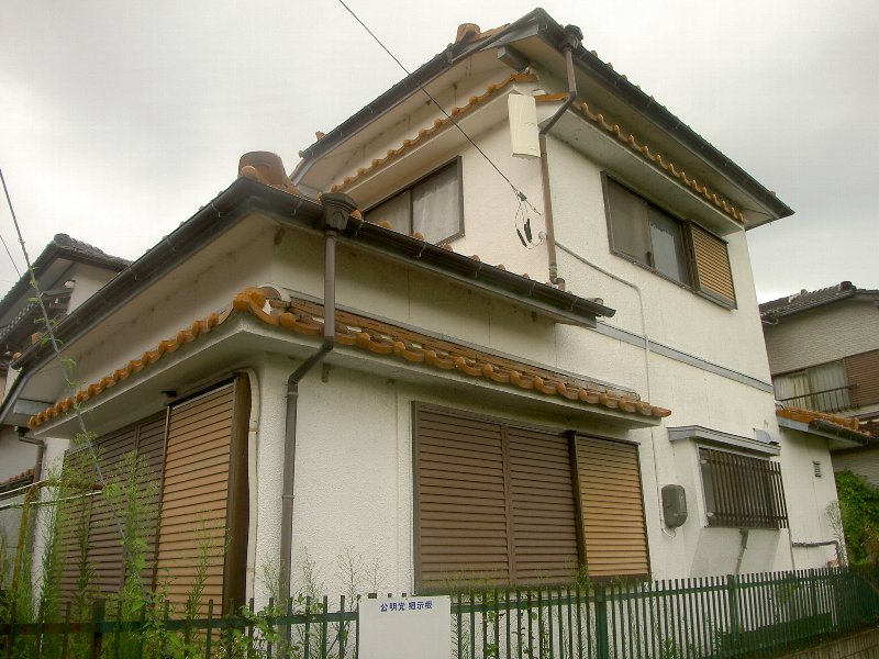 戸建て 外壁 のリフォーム施工事例 外壁塗装 築３５年のモルタル壁の塗装 株式会社三洋住宅サービス