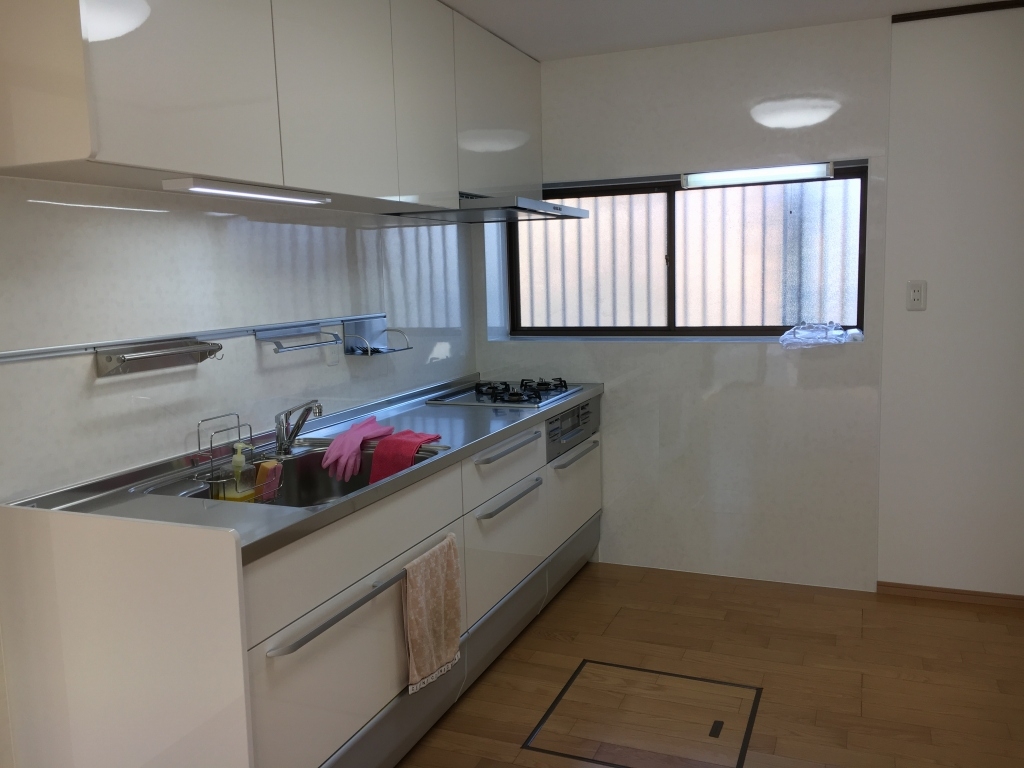 戸建て キッチン のリフォーム施工事例 ｌ型キッチンを 型キッチンにリフォーム 株式会社関川畳商店 リフォームの関川